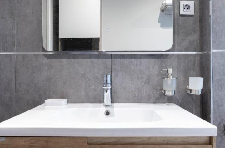 A Tan Solo 800 Metros De San Mames Appartement Bilbao Buitenkant foto