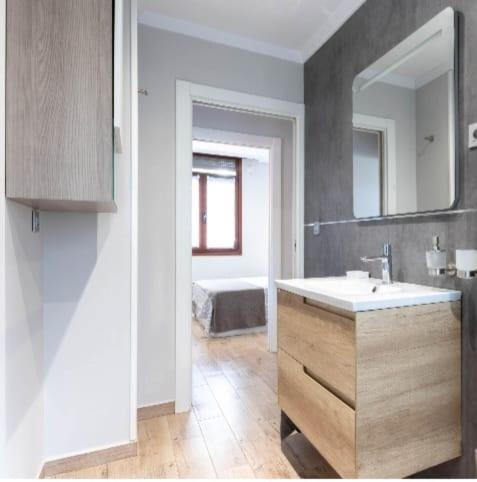 A Tan Solo 800 Metros De San Mames Appartement Bilbao Buitenkant foto